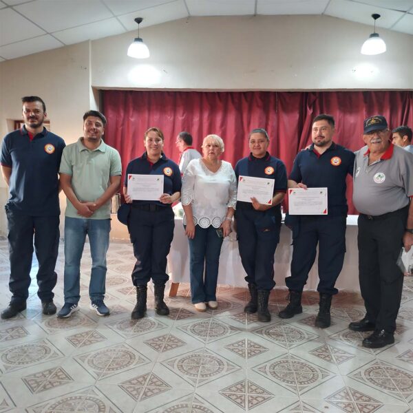 Entrega de certificados a los Bomberos Voluntarios img002
