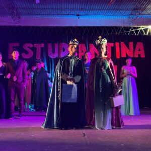Mantilla se Vistió de Fiesta para Celebrar la Juventud y la Primavera 003