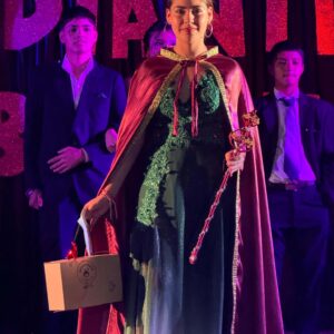 Mantilla se Vistió de Fiesta para Celebrar la Juventud y la Primavera 004