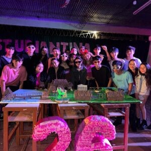 Mantilla se Vistió de Fiesta para Celebrar la Juventud y la Primavera 007