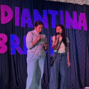 Mantilla se Vistió de Fiesta para Celebrar la Juventud y la Primavera 016